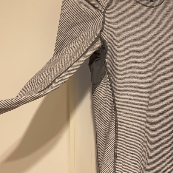 Lulu lemon sweater size 2 - Picture 2 of 7